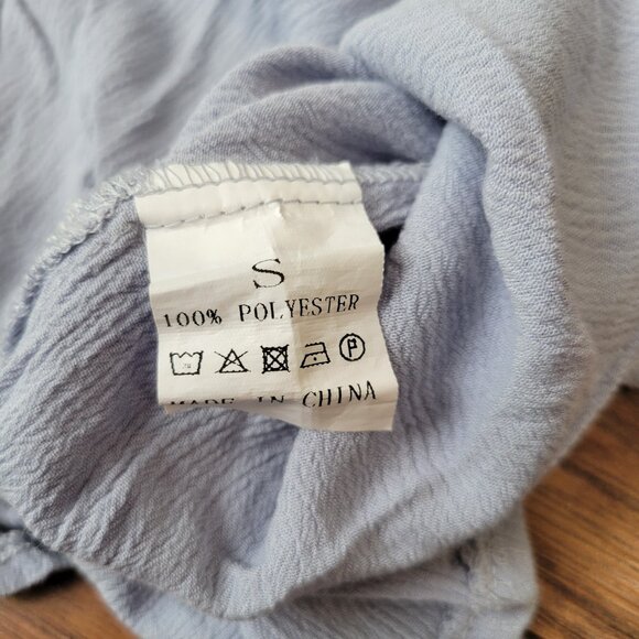 Sky Blue Floral Crochet Eyelet Button Accent Neckline Short Sleeve Top sz S EUC - Picture 5 of 6